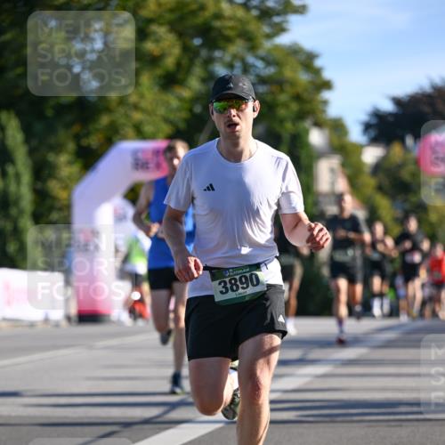 07.09.2025 - BARMER Alsterlauf Dr. Thomas Lammeyer http://msf.ph/oto/8706701 07.09.2025 09:25:12 Laufen 3890 meine-sportfotos.de