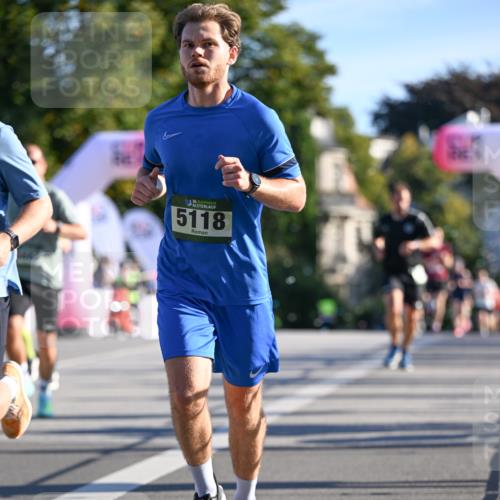 07.09.2025 - BARMER Alsterlauf Dr. Thomas Lammeyer http://msf.ph/oto/8706791 07.09.2025 09:25:27 Laufen 36, 5118 meine-sportfotos.de