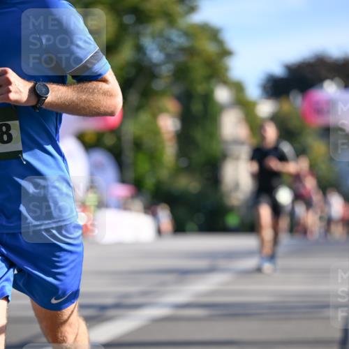 07.09.2025 - BARMER Alsterlauf Dr. Thomas Lammeyer http://msf.ph/oto/8706797 07.09.2025 09:25:28 Laufen 8 meine-sportfotos.de