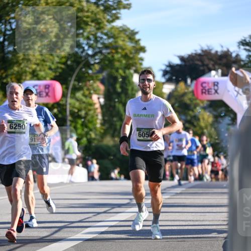 07.09.2025 - BARMER Alsterlauf Dr. Thomas Lammeyer http://msf.ph/oto/8707094 07.09.2025 09:26:30 Laufen 6250, 912, 605 meine-sportfotos.de