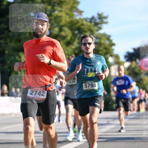 07.09.2025 - BARMER Alsterlauf Dr. Thomas Lammeyer http://msf.ph/oto/8707269 07.09.2025 09:27:08 Laufen 6136, 2742, 2025, 5798 meine-sportfotos.de