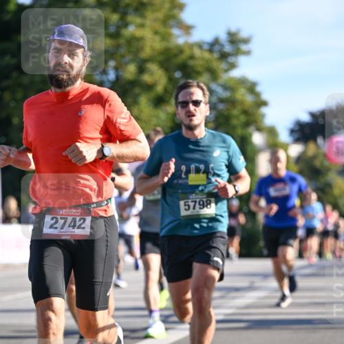 07.09.2025 - BARMER Alsterlauf Dr. Thomas Lammeyer http://msf.ph/oto/8707270 07.09.2025 09:27:08 Laufen 10, 36, 2742, 2025, 5798 meine-sportfotos.de