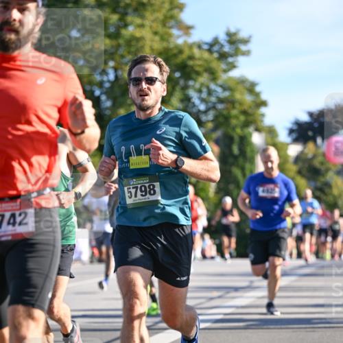 07.09.2025 - BARMER Alsterlauf Dr. Thomas Lammeyer http://msf.ph/oto/8707271 07.09.2025 09:27:08 Laufen 742, 2, 0, 2, 136, 5798 meine-sportfotos.de