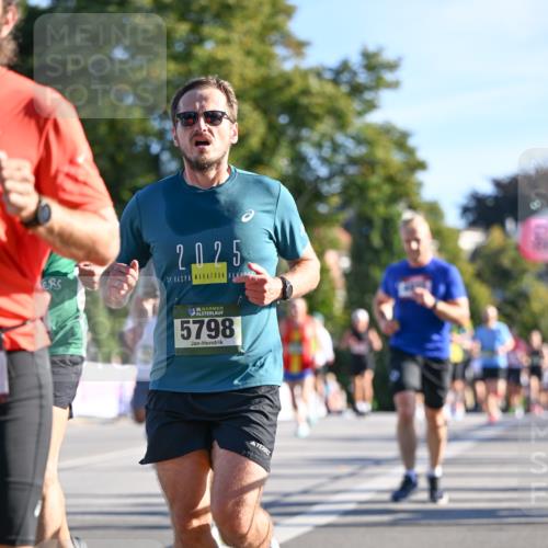 07.09.2025 - BARMER Alsterlauf Dr. Thomas Lammeyer http://msf.ph/oto/8707272 07.09.2025 09:27:09 Laufen 2025, 36, 5798 meine-sportfotos.de