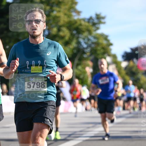 07.09.2025 - BARMER Alsterlauf Dr. Thomas Lammeyer http://msf.ph/oto/8707274 07.09.2025 09:27:09 Laufen 2025, 19, 36, 5798 meine-sportfotos.de