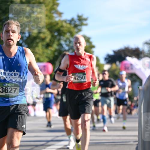 07.09.2025 - BARMER Alsterlauf Dr. Thomas Lammeyer http://msf.ph/oto/8707406 07.09.2025 09:27:34 Laufen 2010, 36, 3627, 4250 meine-sportfotos.de