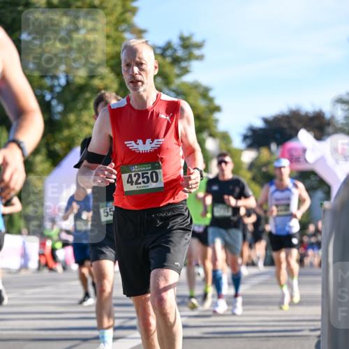 07.09.2025 - BARMER Alsterlauf Dr. Thomas Lammeyer http://msf.ph/oto/8707410 07.09.2025 09:27:35 Laufen 55, 4250 meine-sportfotos.de