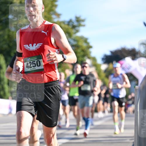 07.09.2025 - BARMER Alsterlauf Dr. Thomas Lammeyer http://msf.ph/oto/8707412 07.09.2025 09:27:35 Laufen 136, 4250 meine-sportfotos.de