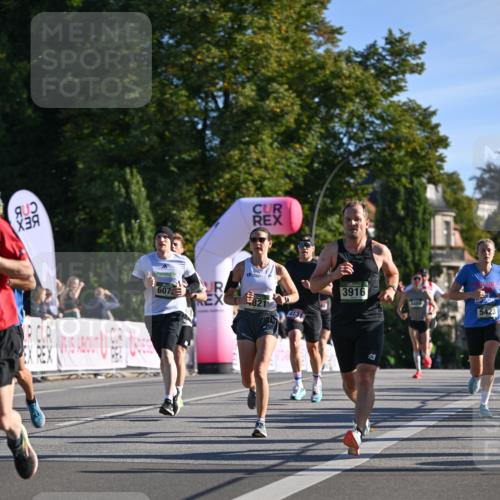 07.09.2025 - BARMER Alsterlauf Dr. Thomas Lammeyer http://msf.ph/oto/8707476 07.09.2025 09:27:52 Laufen 607, 4821, 4131, 3916, 5423, 54 meine-sportfotos.de