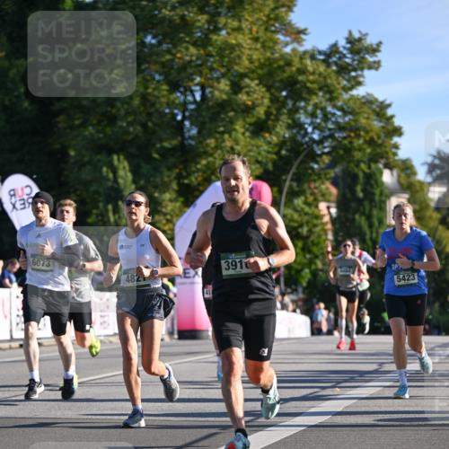 07.09.2025 - BARMER Alsterlauf Dr. Thomas Lammeyer http://msf.ph/oto/8707482 07.09.2025 09:27:53 Laufen 6073, 482, 2, 41, 3910, 5423 meine-sportfotos.de