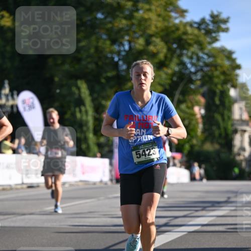 07.09.2025 - BARMER Alsterlauf Dr. Thomas Lammeyer http://msf.ph/oto/8707498 07.09.2025 09:27:56 Laufen 5423 meine-sportfotos.de