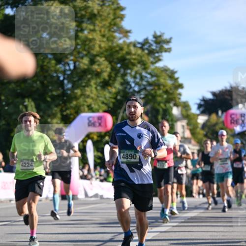 07.09.2025 - BARMER Alsterlauf Dr. Thomas Lammeyer http://msf.ph/oto/8707547 07.09.2025 09:28:06 Laufen 4224, 4890 meine-sportfotos.de