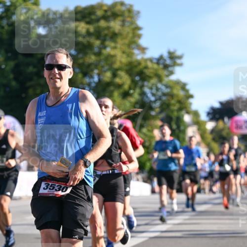 07.09.2025 - BARMER Alsterlauf Dr. Thomas Lammeyer http://msf.ph/oto/8707642 07.09.2025 09:28:26 Laufen 3530 meine-sportfotos.de