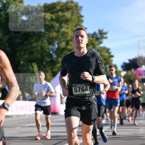 07.09.2025 - BARMER Alsterlauf Dr. Thomas Lammeyer http://msf.ph/oto/8707663 07.09.2025 09:28:30 Laufen 36, 5764 meine-sportfotos.de