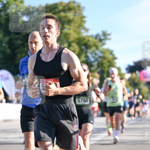 07.09.2025 - BARMER Alsterlauf Dr. Thomas Lammeyer http://msf.ph/oto/8707682 07.09.2025 09:28:34 Laufen 5, 136, 5768 meine-sportfotos.de