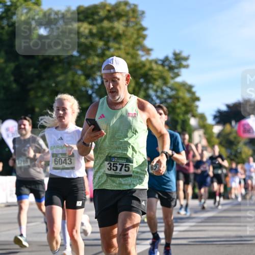 07.09.2025 - BARMER Alsterlauf Dr. Thomas Lammeyer http://msf.ph/oto/8707696 07.09.2025 09:28:37 Laufen 6043, 36, 3575 meine-sportfotos.de