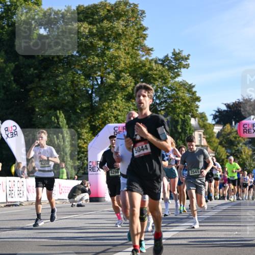 07.09.2025 - BARMER Alsterlauf Dr. Thomas Lammeyer http://msf.ph/oto/8707741 07.09.2025 09:28:44 Laufen 5044, 4358, 6298, 2541, 54 meine-sportfotos.de