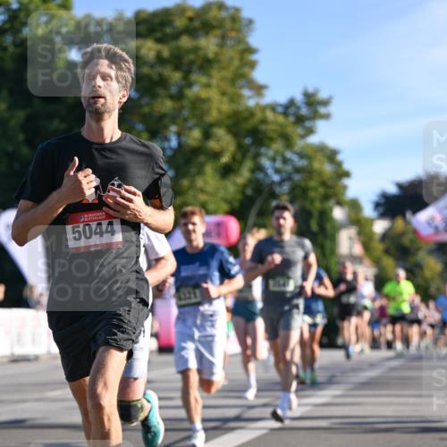 07.09.2025 - BARMER Alsterlauf Dr. Thomas Lammeyer http://msf.ph/oto/8707748 07.09.2025 09:28:45 Laufen 5044, 1321, 554 meine-sportfotos.de