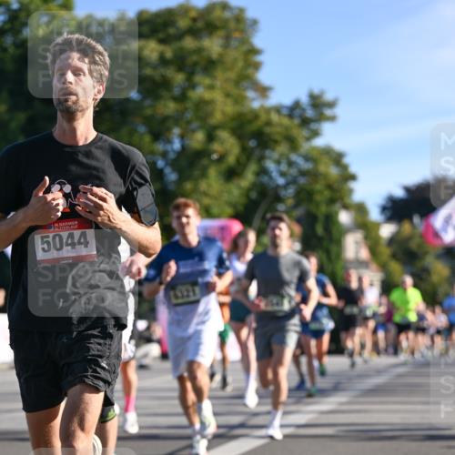 07.09.2025 - BARMER Alsterlauf Dr. Thomas Lammeyer http://msf.ph/oto/8707749 07.09.2025 09:28:45 Laufen 36, 5044 meine-sportfotos.de