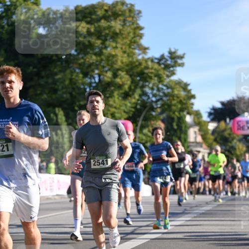 07.09.2025 - BARMER Alsterlauf Dr. Thomas Lammeyer http://msf.ph/oto/8707757 07.09.2025 09:28:47 Laufen 321, 2541 meine-sportfotos.de