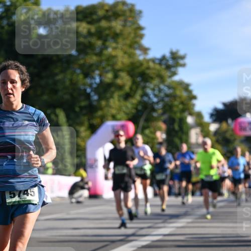 07.09.2025 - BARMER Alsterlauf Dr. Thomas Lammeyer http://msf.ph/oto/8707773 07.09.2025 09:28:49 Laufen 5745 meine-sportfotos.de