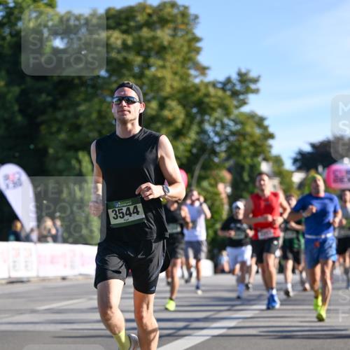 07.09.2025 - BARMER Alsterlauf Dr. Thomas Lammeyer http://msf.ph/oto/8707901 07.09.2025 09:29:10 Laufen 3544 meine-sportfotos.de