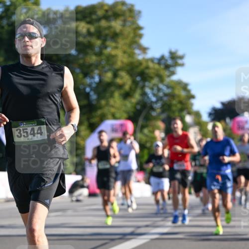 07.09.2025 - BARMER Alsterlauf Dr. Thomas Lammeyer http://msf.ph/oto/8707903 07.09.2025 09:29:11 Laufen 36, 3544 meine-sportfotos.de