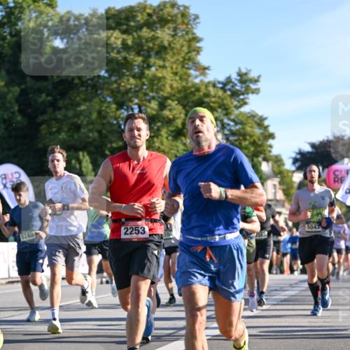 07.09.2025 - BARMER Alsterlauf Dr. Thomas Lammeyer http://msf.ph/oto/8707915 07.09.2025 09:29:13 Laufen 5248, 2253, 5043 meine-sportfotos.de