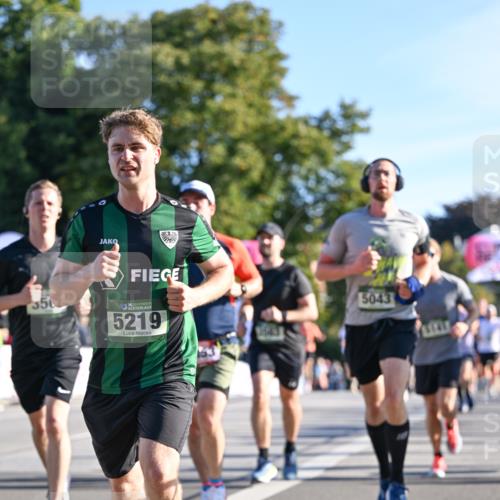 07.09.2025 - BARMER Alsterlauf Dr. Thomas Lammeyer http://msf.ph/oto/8707925 07.09.2025 09:29:15 Laufen 5043, 136, 5219, 554 meine-sportfotos.de