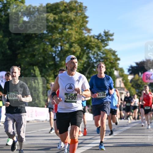 07.09.2025 - BARMER Alsterlauf Dr. Thomas Lammeyer http://msf.ph/oto/8707967 07.09.2025 09:29:22 Laufen 1029, 3290, 8339, 54 meine-sportfotos.de