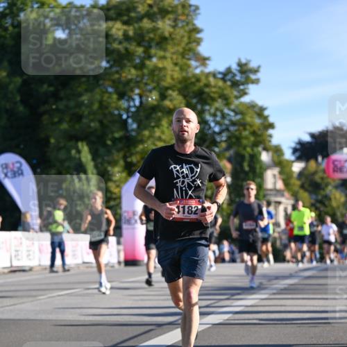 07.09.2025 - BARMER Alsterlauf Dr. Thomas Lammeyer http://msf.ph/oto/8708055 07.09.2025 09:29:37 Laufen 38, 1182 meine-sportfotos.de