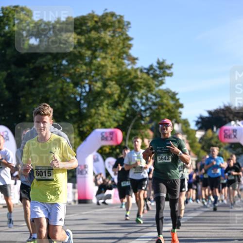 07.09.2025 - BARMER Alsterlauf Dr. Thomas Lammeyer http://msf.ph/oto/8708229 07.09.2025 09:30:09 Laufen 6015, 5642 meine-sportfotos.de