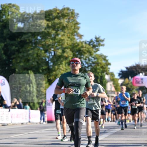 07.09.2025 - BARMER Alsterlauf Dr. Thomas Lammeyer http://msf.ph/oto/8708237 07.09.2025 09:30:10 Laufen 42, 5717 meine-sportfotos.de