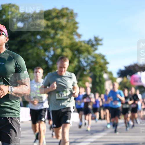 07.09.2025 - BARMER Alsterlauf Dr. Thomas Lammeyer http://msf.ph/oto/8708244 07.09.2025 09:30:11 Laufen 5717 meine-sportfotos.de