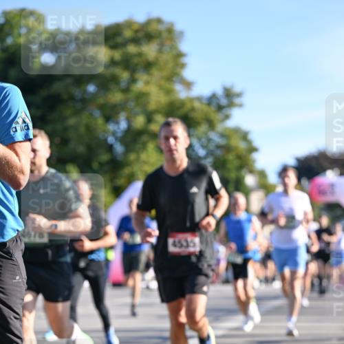 07.09.2025 - BARMER Alsterlauf Dr. Thomas Lammeyer http://msf.ph/oto/8708271 07.09.2025 09:30:15 Laufen 4535 meine-sportfotos.de