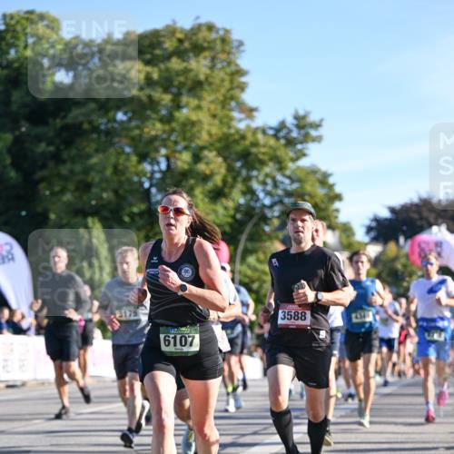 07.09.2025 - BARMER Alsterlauf Dr. Thomas Lammeyer http://msf.ph/oto/8708300 07.09.2025 09:30:20 Laufen 6107, 3588, 4340 meine-sportfotos.de