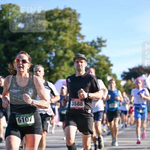 07.09.2025 - BARMER Alsterlauf Dr. Thomas Lammeyer http://msf.ph/oto/8708305 07.09.2025 09:30:21 Laufen 6107, 3588 meine-sportfotos.de