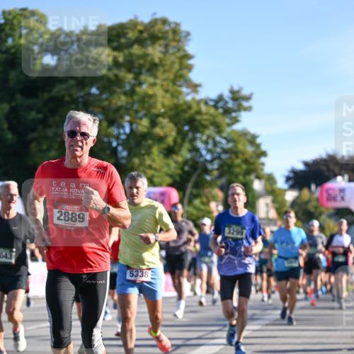 07.09.2025 - BARMER Alsterlauf Dr. Thomas Lammeyer http://msf.ph/oto/8708376 07.09.2025 09:30:34 Laufen 136, 2889, 043, 5338, 3299 meine-sportfotos.de