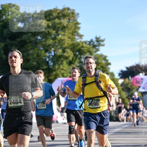 07.09.2025 - BARMER Alsterlauf Dr. Thomas Lammeyer http://msf.ph/oto/8708428 07.09.2025 09:30:43 Laufen 2484, 8250, 3896 meine-sportfotos.de