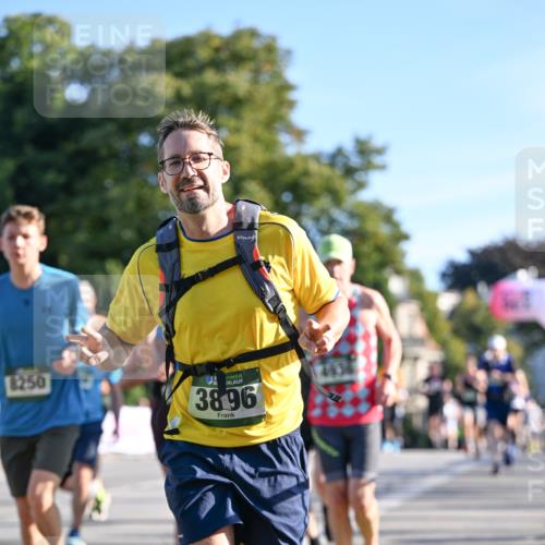 07.09.2025 - BARMER Alsterlauf Dr. Thomas Lammeyer http://msf.ph/oto/8708433 07.09.2025 09:30:43 Laufen 8250, 3896 meine-sportfotos.de