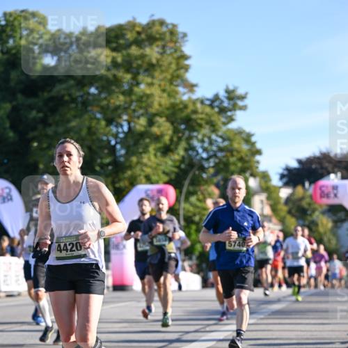 07.09.2025 - BARMER Alsterlauf Dr. Thomas Lammeyer http://msf.ph/oto/8708479 07.09.2025 09:30:53 Laufen 4420, 3454, 5740 meine-sportfotos.de