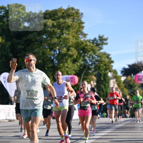 07.09.2025 - BARMER Alsterlauf Dr. Thomas Lammeyer http://msf.ph/oto/8708987 07.09.2025 09:32:18 Laufen 5886, 49, 4267 meine-sportfotos.de