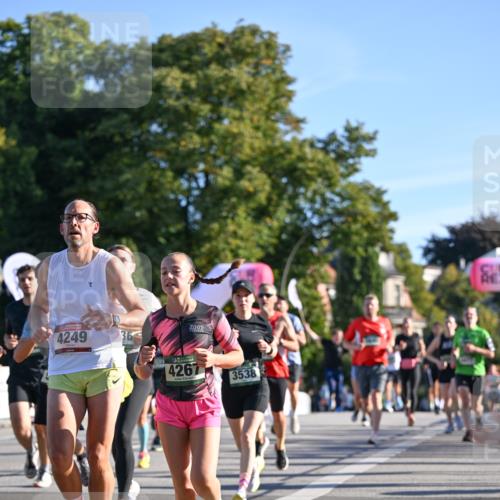 07.09.2025 - BARMER Alsterlauf Dr. Thomas Lammeyer http://msf.ph/oto/8708995 07.09.2025 09:32:20 Laufen 4249, 36, 4267, 3538 meine-sportfotos.de