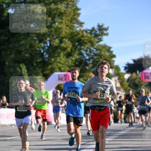 07.09.2025 - BARMER Alsterlauf Dr. Thomas Lammeyer http://msf.ph/oto/8709071 07.09.2025 09:32:38 Laufen 2032, 5742 meine-sportfotos.de