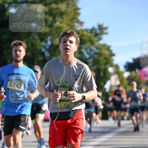 07.09.2025 - BARMER Alsterlauf Dr. Thomas Lammeyer http://msf.ph/oto/8709079 07.09.2025 09:32:39 Laufen 5742, 14, 36 meine-sportfotos.de