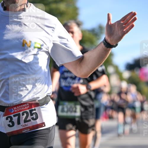 07.09.2025 - BARMER Alsterlauf Dr. Thomas Lammeyer http://msf.ph/oto/8709177 07.09.2025 09:32:56 Laufen 1036, 3725, 4302 meine-sportfotos.de