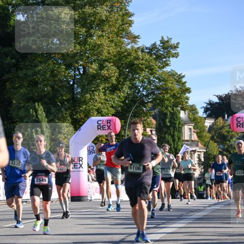 07.09.2025 - BARMER Alsterlauf Dr. Thomas Lammeyer http://msf.ph/oto/8709226 07.09.2025 09:33:04 Laufen 3330, 2549, 2445, 312, 6106, 5433, 6105, 2839, 5324, 654 meine-sportfotos.de