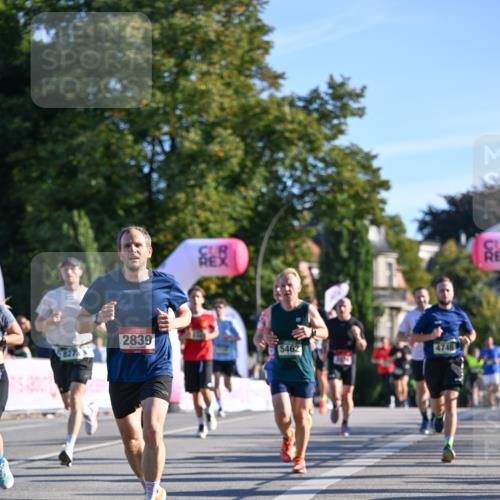 07.09.2025 - BARMER Alsterlauf Dr. Thomas Lammeyer http://msf.ph/oto/8709270 07.09.2025 09:33:11 Laufen 2839, 5462, 4746, 54 meine-sportfotos.de