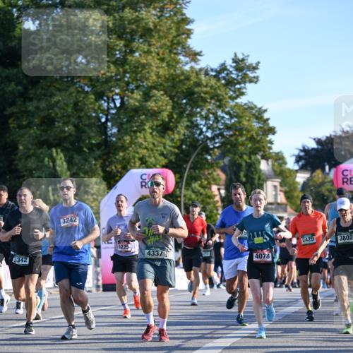 07.09.2025 - BARMER Alsterlauf Dr. Thomas Lammeyer http://msf.ph/oto/8709337 07.09.2025 09:33:21 Laufen 5342, 3242, 6225, 2429, 3802, 4337, 4078, 54 meine-sportfotos.de