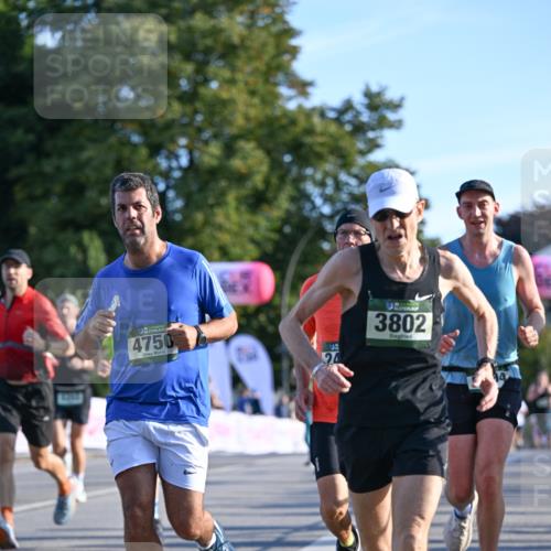 07.09.2025 - BARMER Alsterlauf Dr. Thomas Lammeyer http://msf.ph/oto/8709358 07.09.2025 09:33:25 Laufen 4750, 3802 meine-sportfotos.de